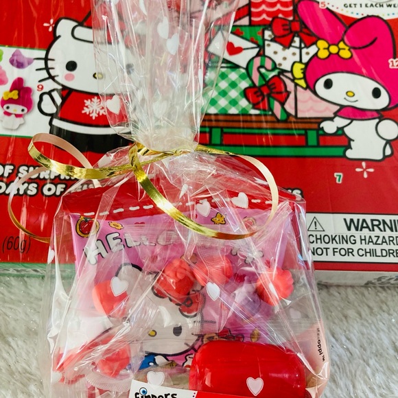 Hello Kitty Stickers & Memo Book with bonus items 🌲 - Picture 11 of 13